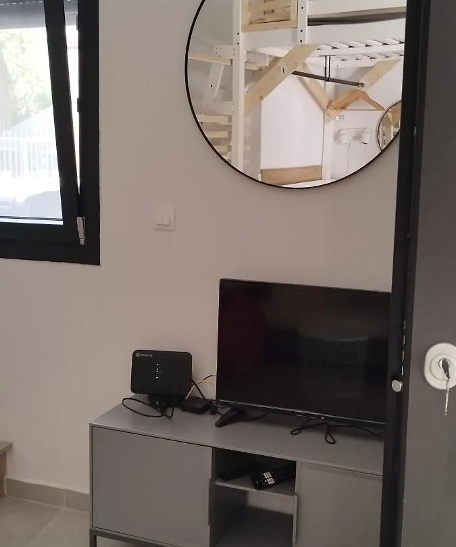 Lovely Apartment With Loft Bed Thessaloniki